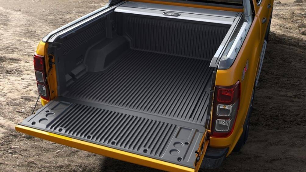 Móc cố định hàng hóa trên thùng xe Ford Ranger
